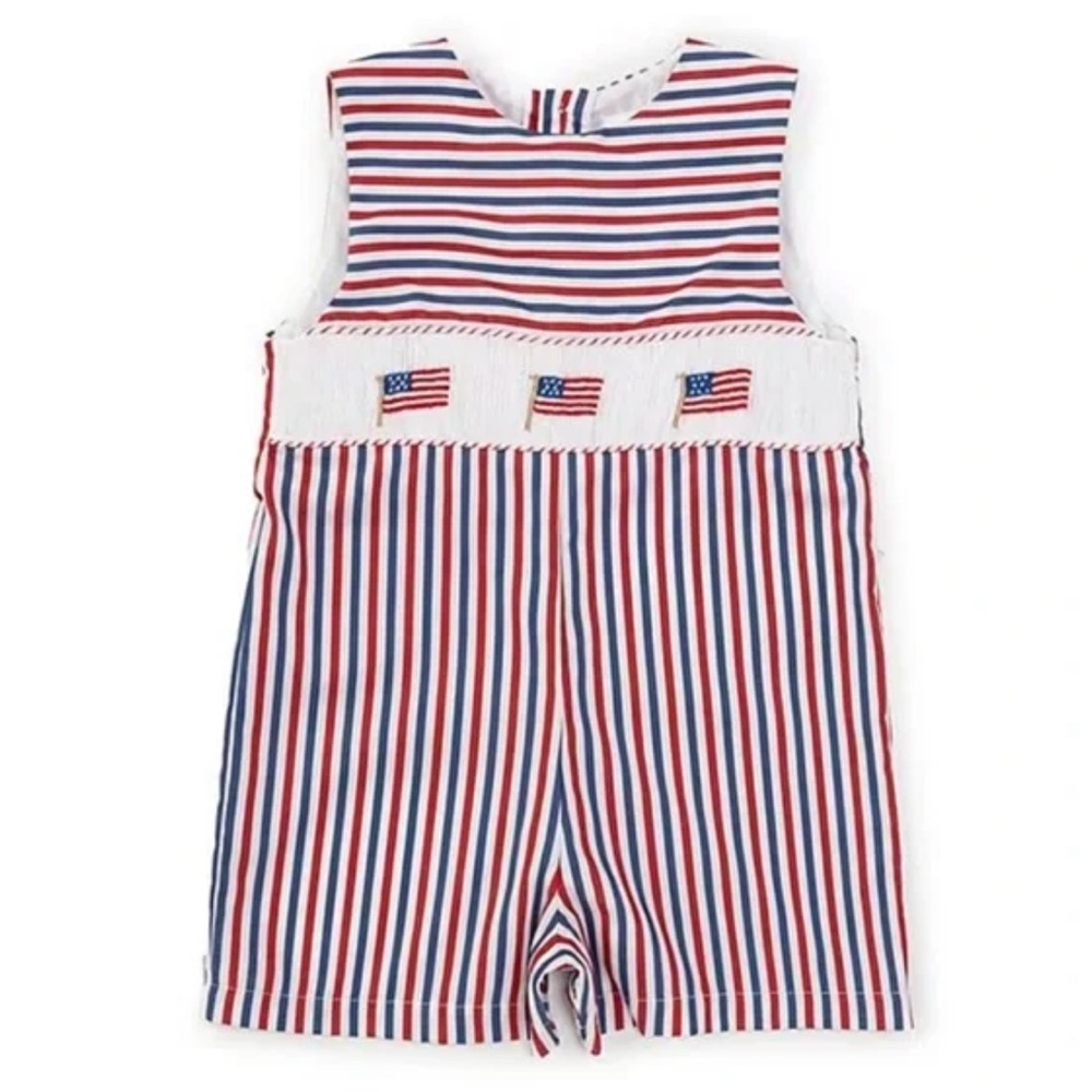 NWT Edgehill Collection
Boys Round Neck Sleeveless Smocked American Flag